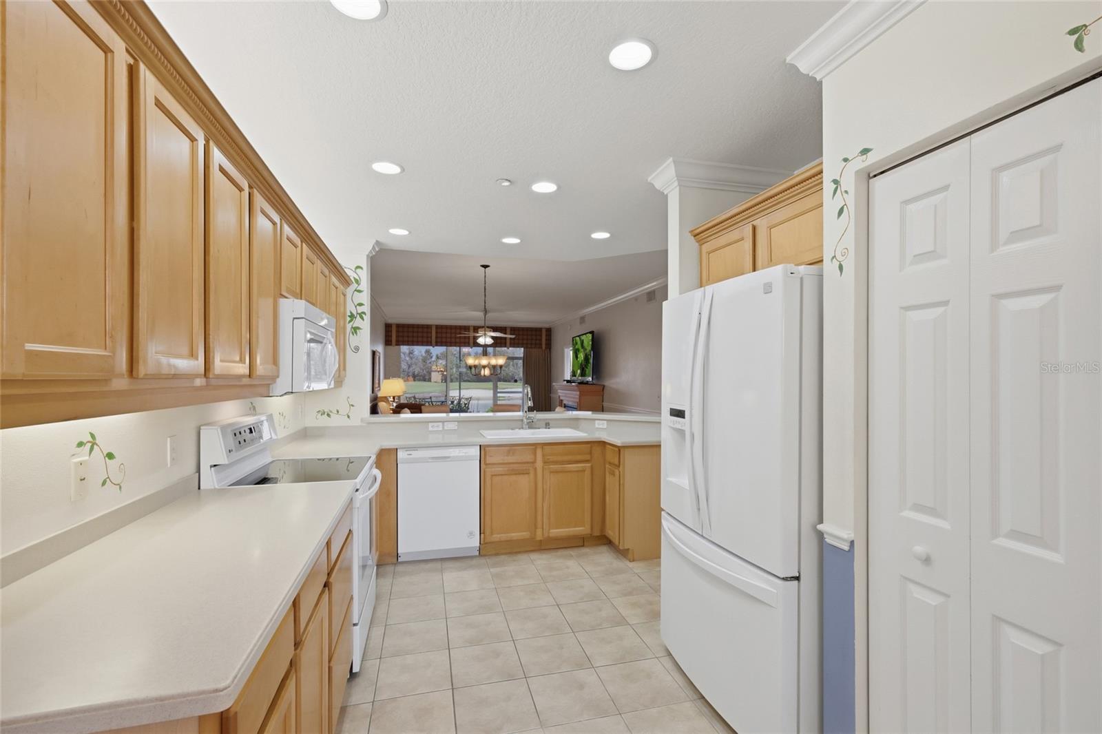 Image 8 of 45 For 8422 Wethersfield Run 104