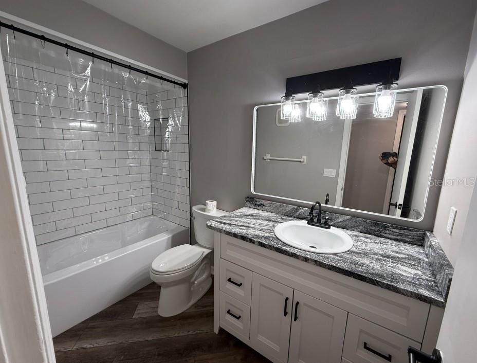 Image 8 of 11 For 5800 Hollywood Boulevard 324