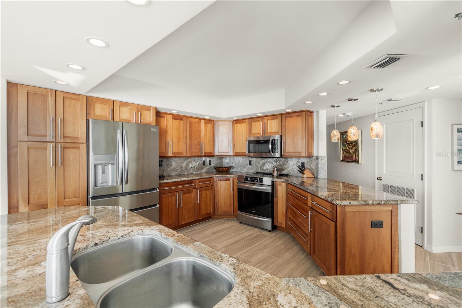 Image 15 of 35 For 888 Blvd Of The Arts  1205