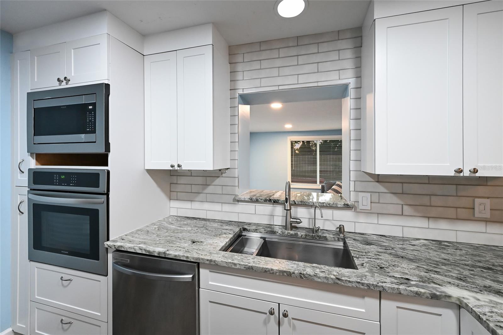 Image 10 of 44 For 2411 Ridge Avenue