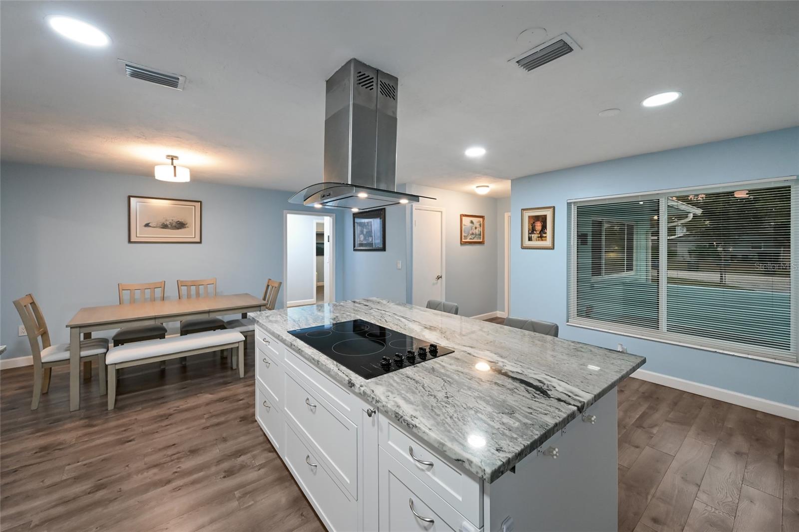 Image 11 of 44 For 2411 Ridge Avenue