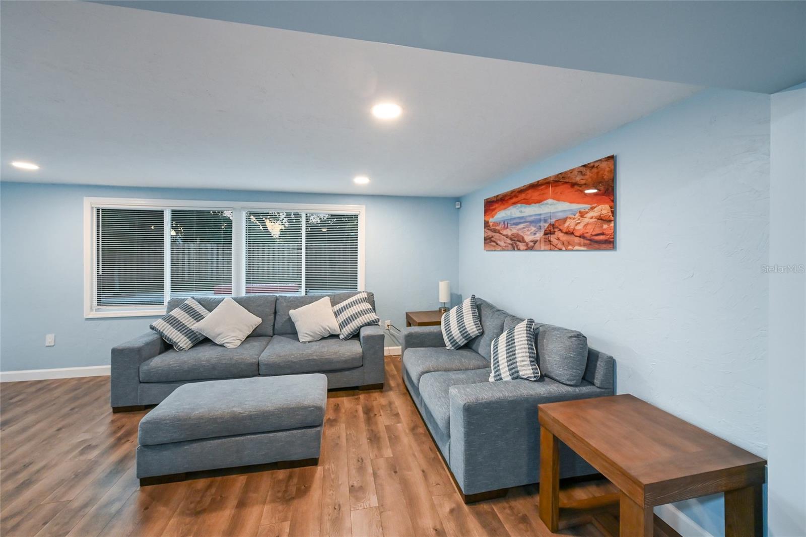 Image 12 of 44 For 2411 Ridge Avenue