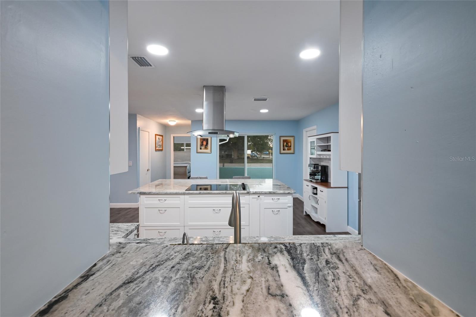 Image 13 of 44 For 2411 Ridge Avenue