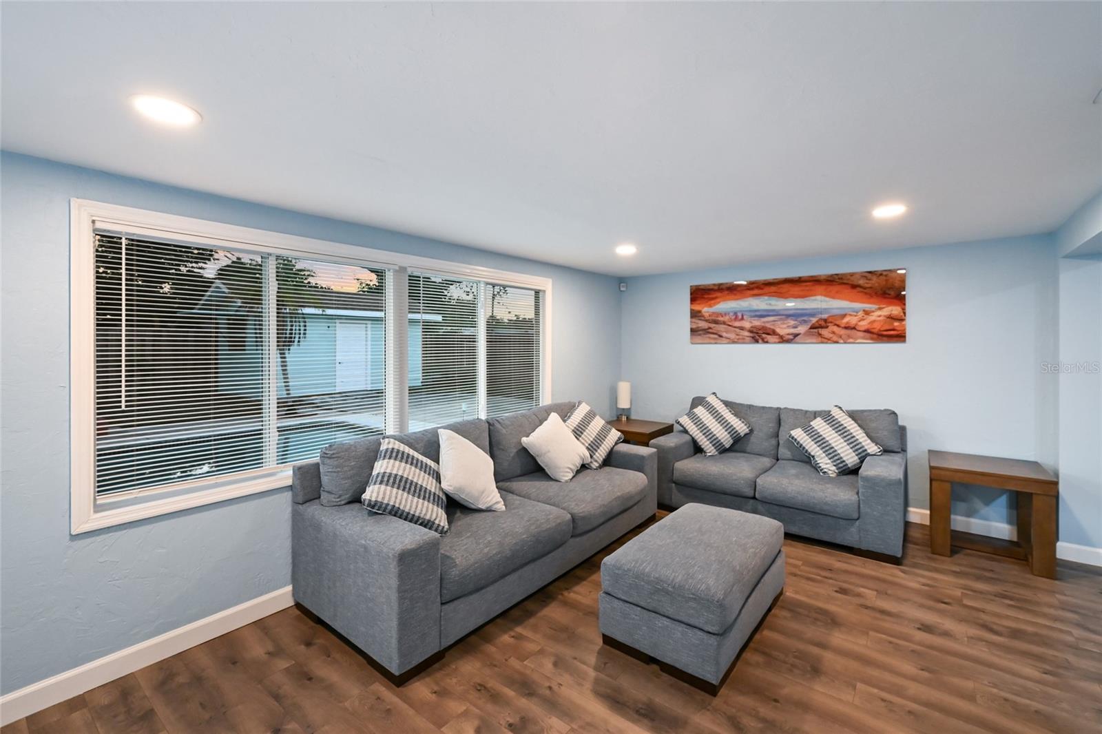 Image 14 of 44 For 2411 Ridge Avenue