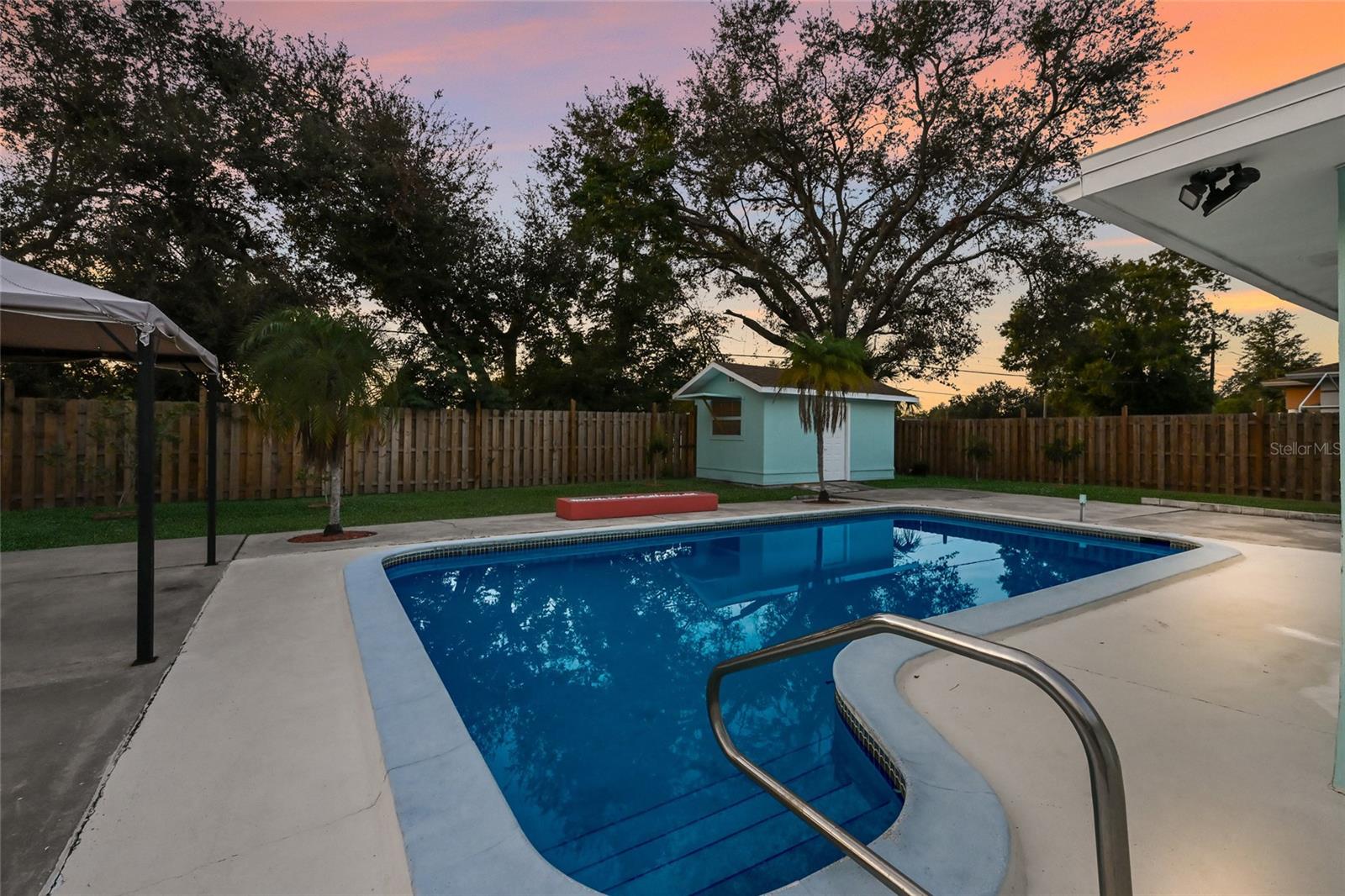 Image 17 of 44 For 2411 Ridge Avenue