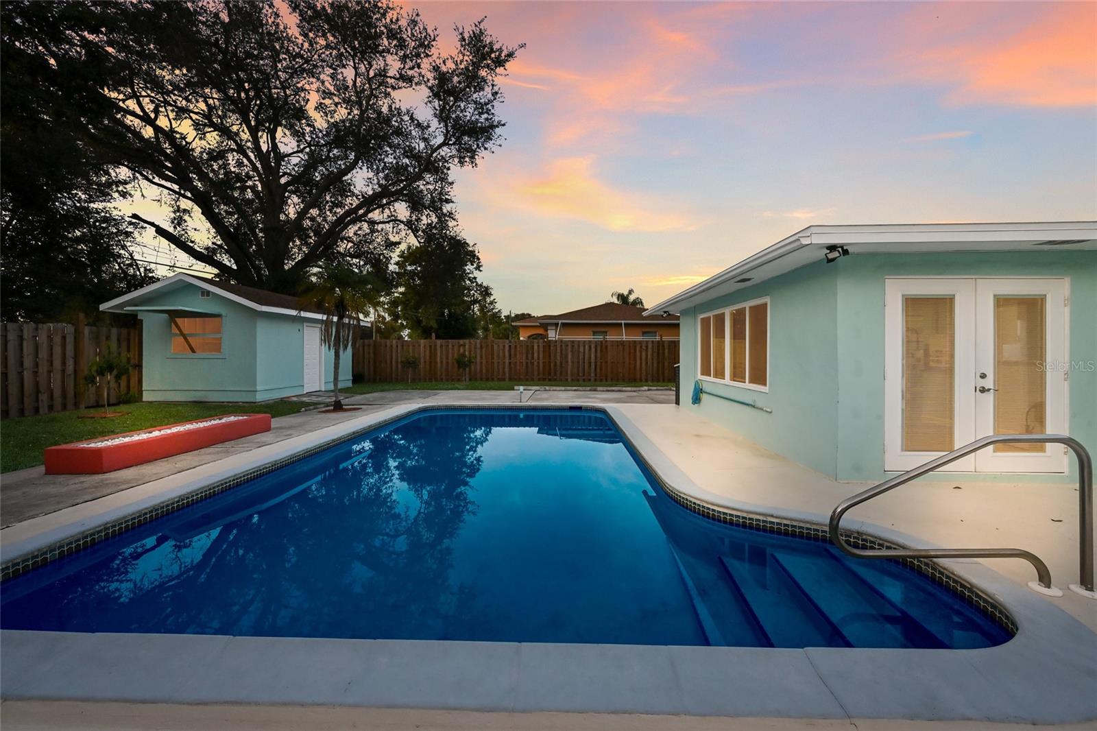 Image 18 of 44 For 2411 Ridge Avenue