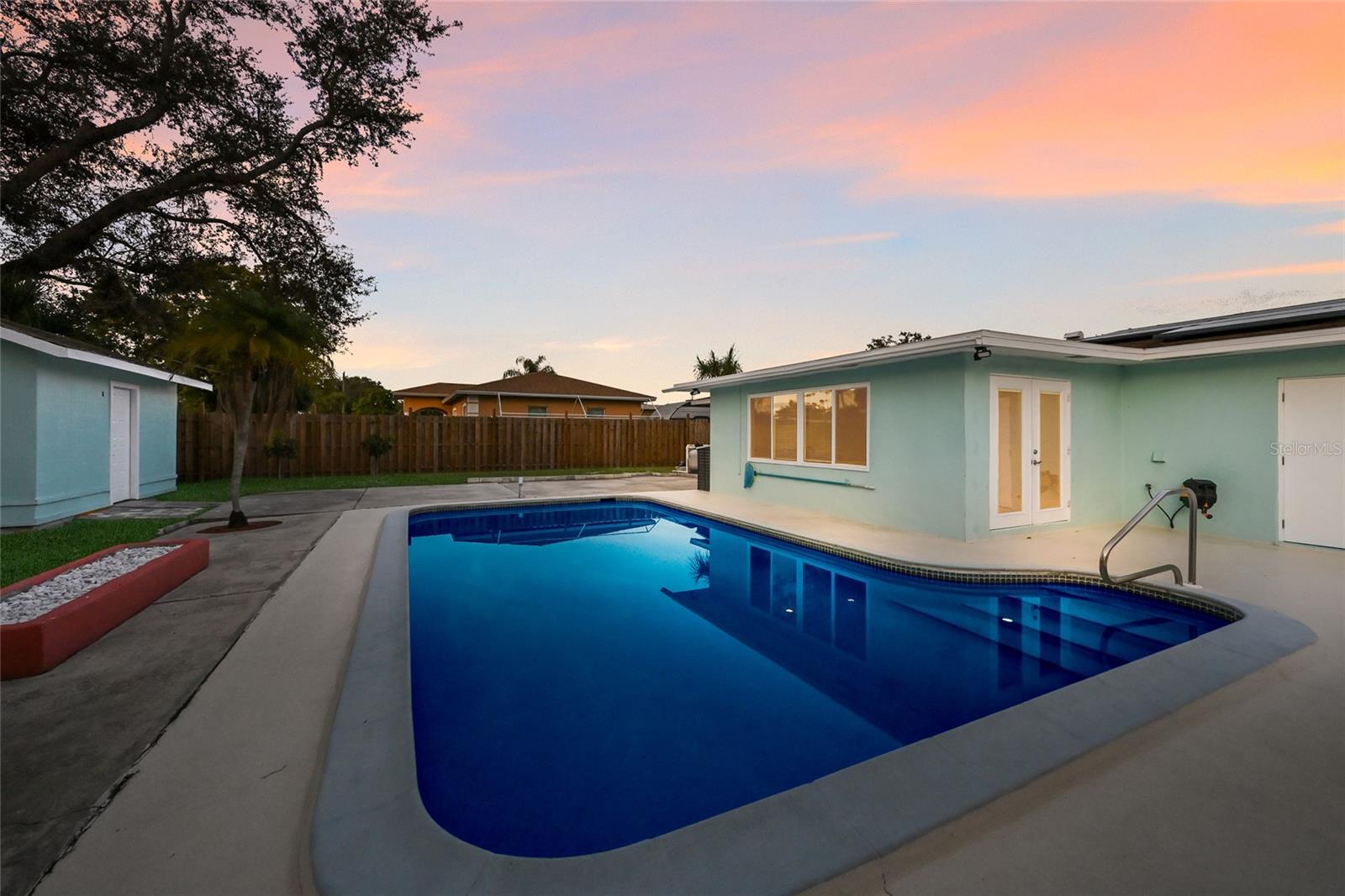 Image 19 of 44 For 2411 Ridge Avenue