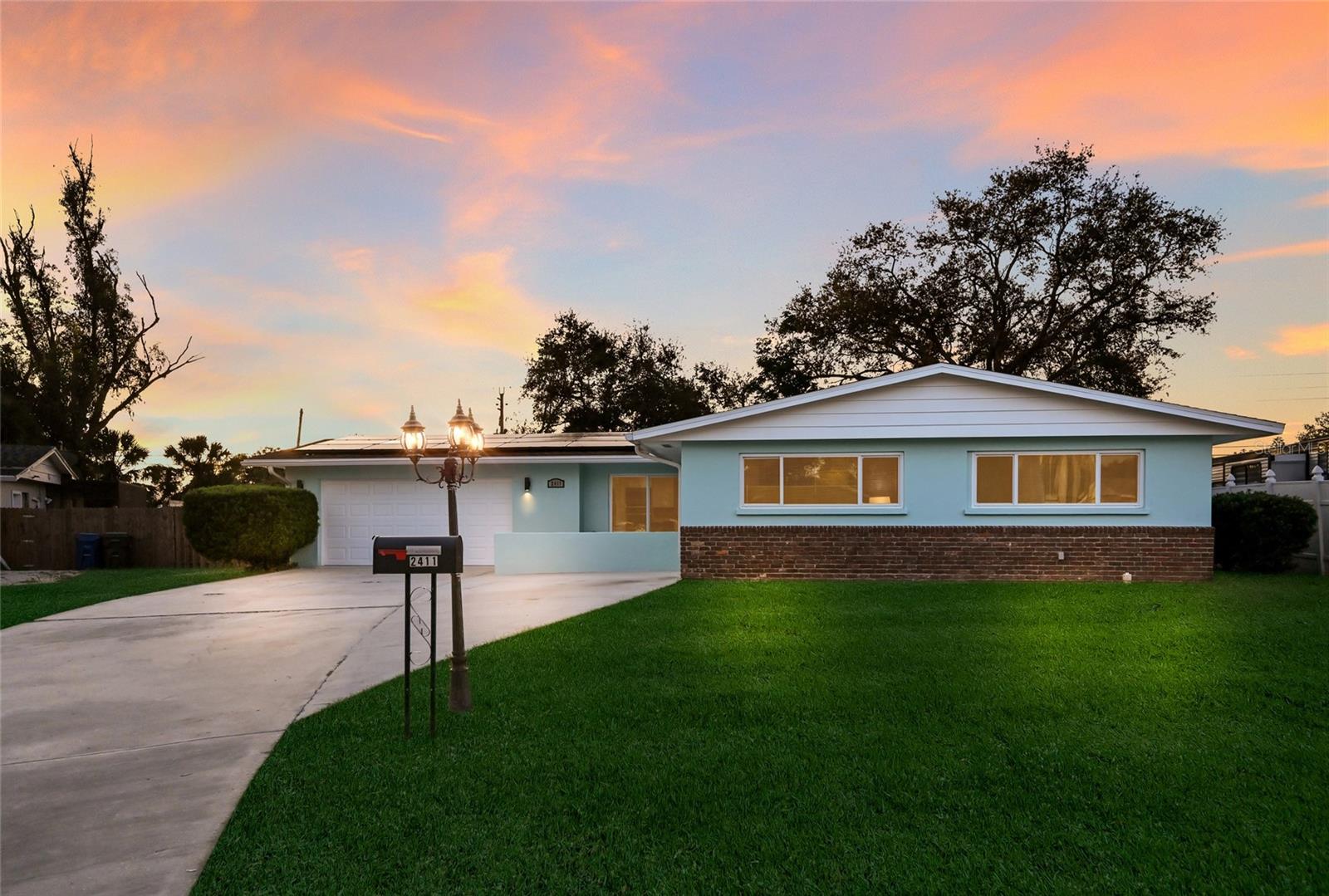 Image 2 of 44 For 2411 Ridge Avenue