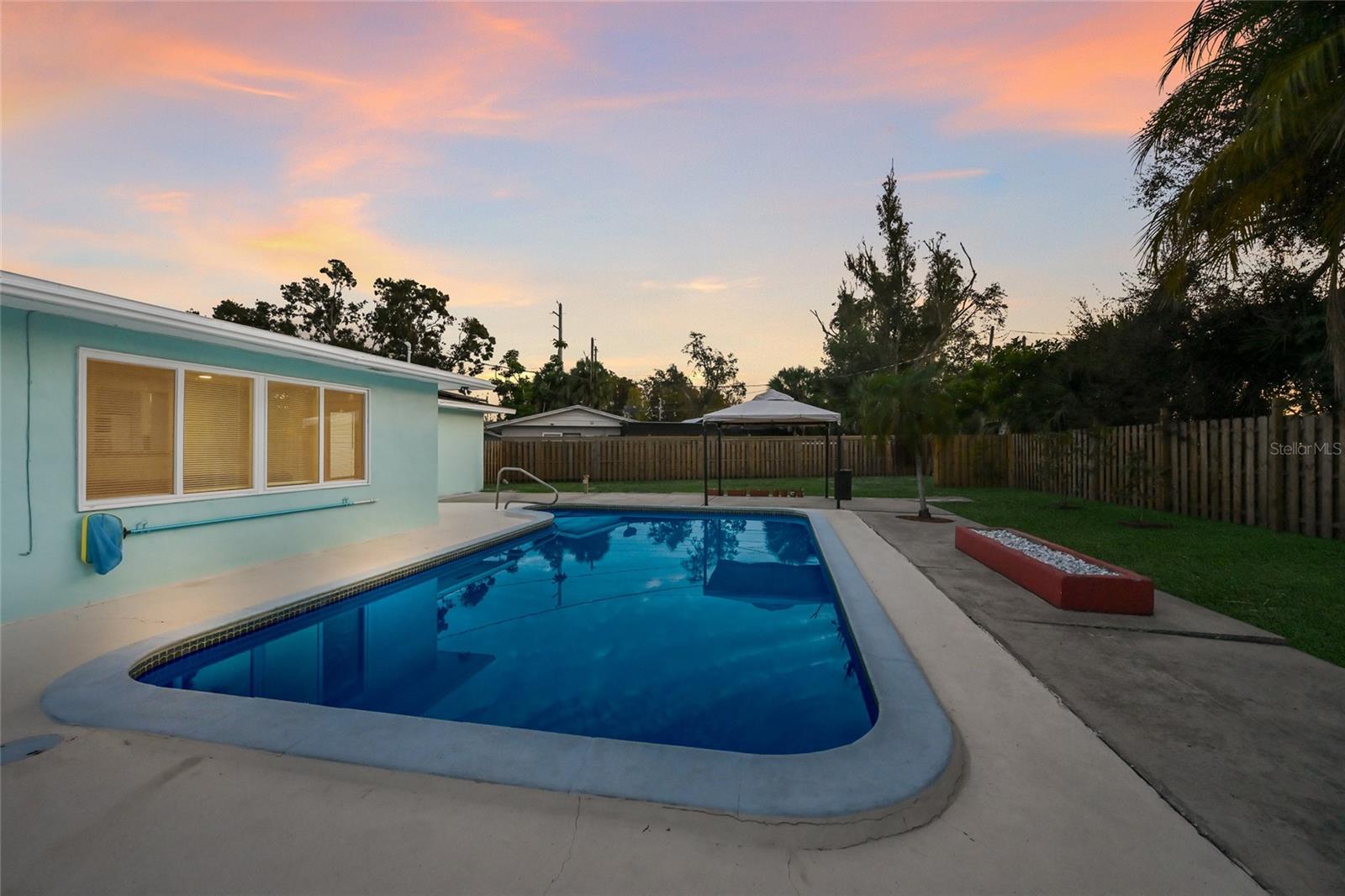 Image 20 of 44 For 2411 Ridge Avenue