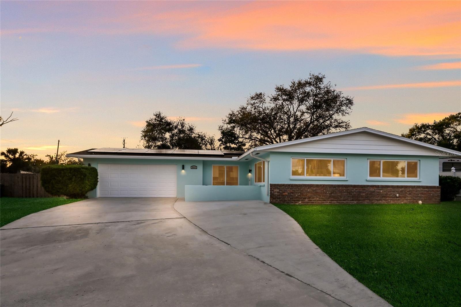 Image 3 of 44 For 2411 Ridge Avenue