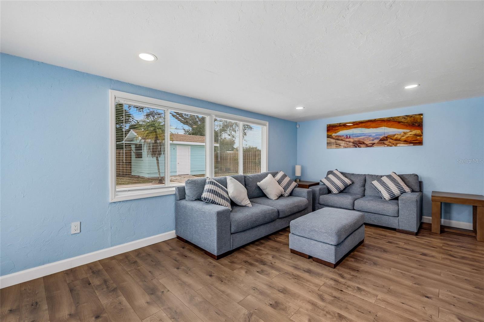 Image 31 of 44 For 2411 Ridge Avenue