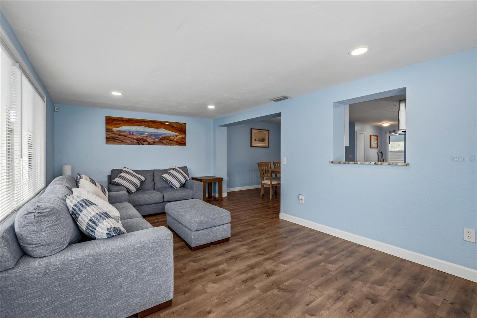 Image 32 of 44 For 2411 Ridge Avenue