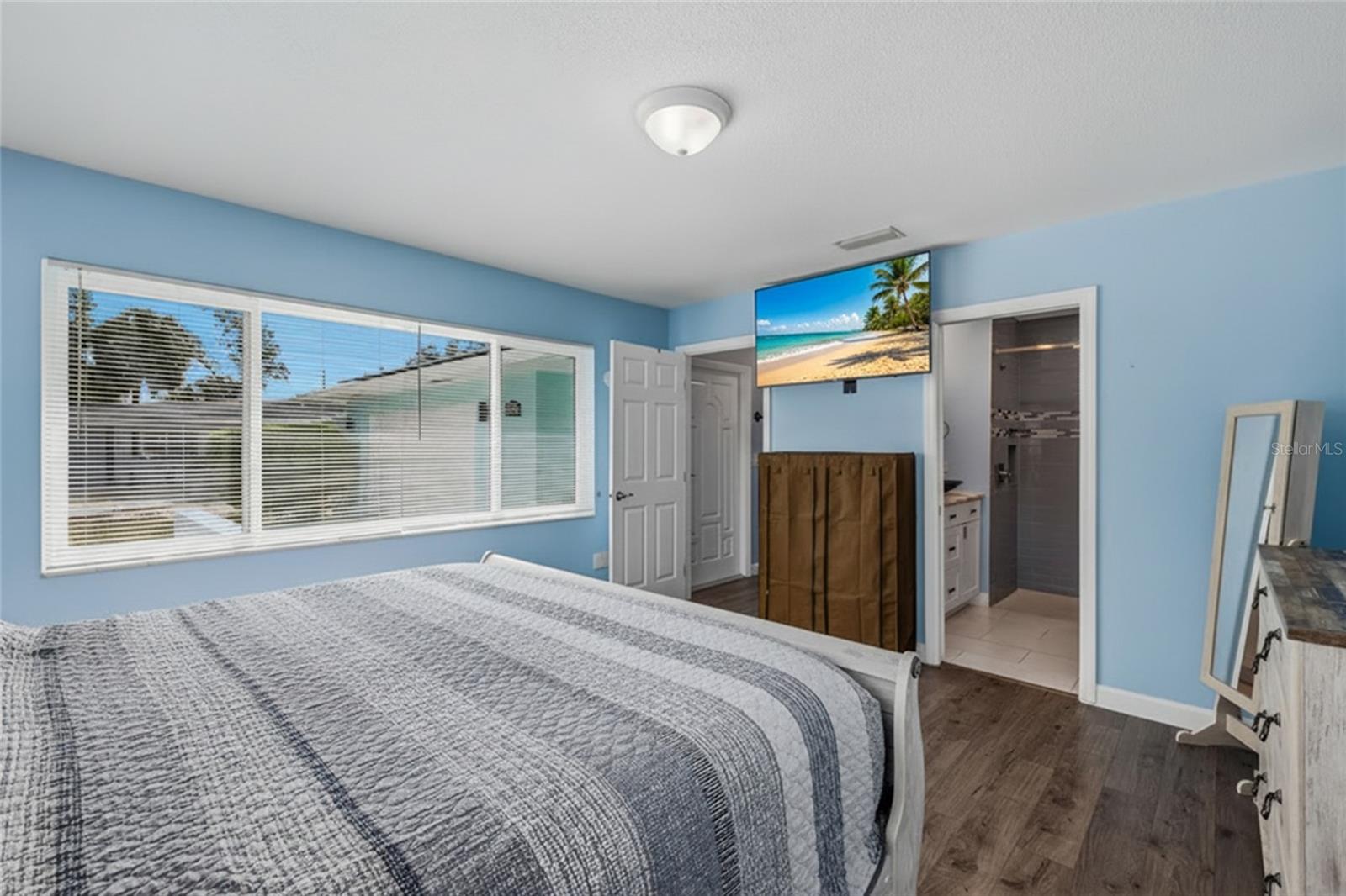 Image 34 of 44 For 2411 Ridge Avenue