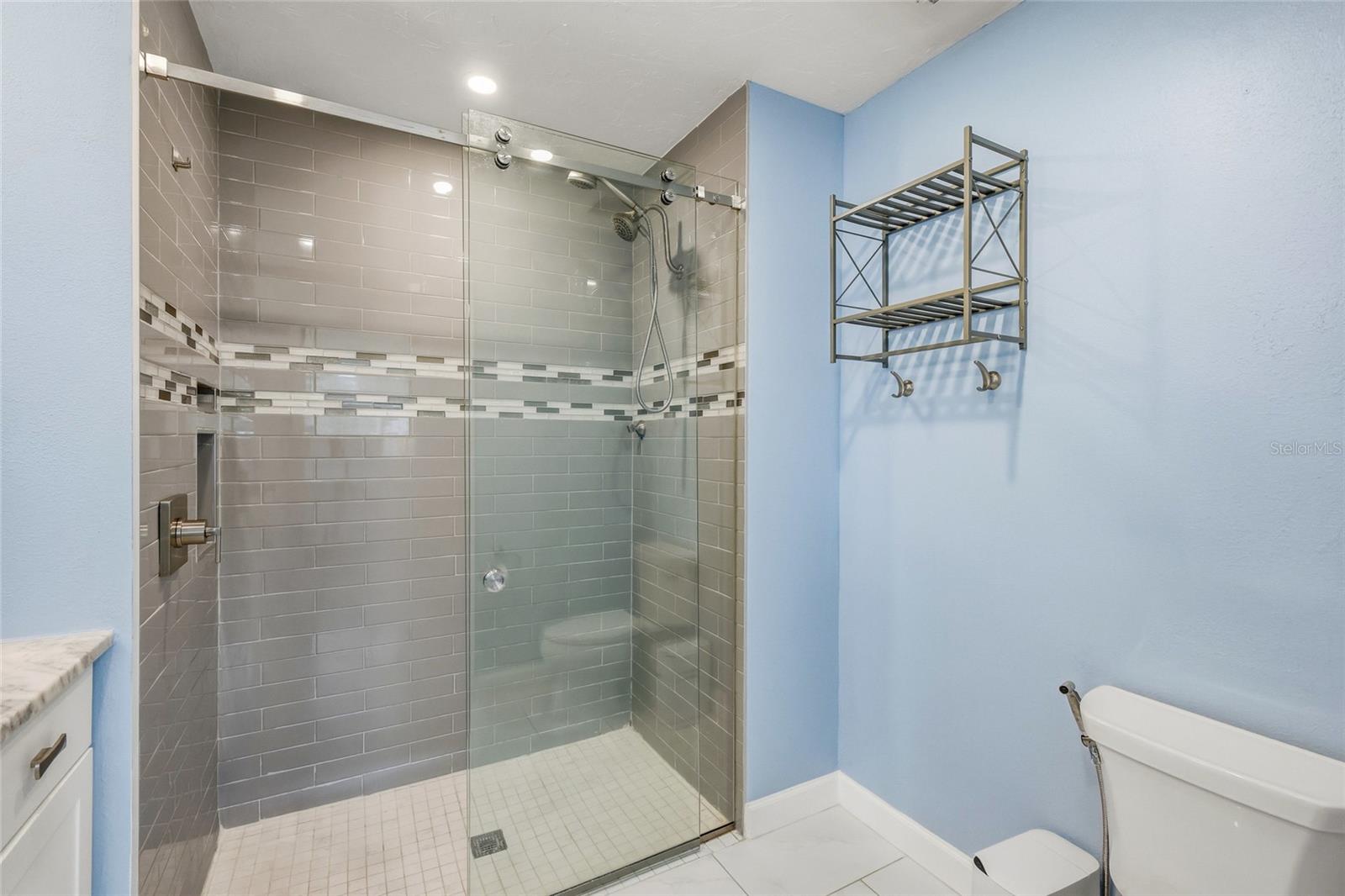 Image 36 of 44 For 2411 Ridge Avenue