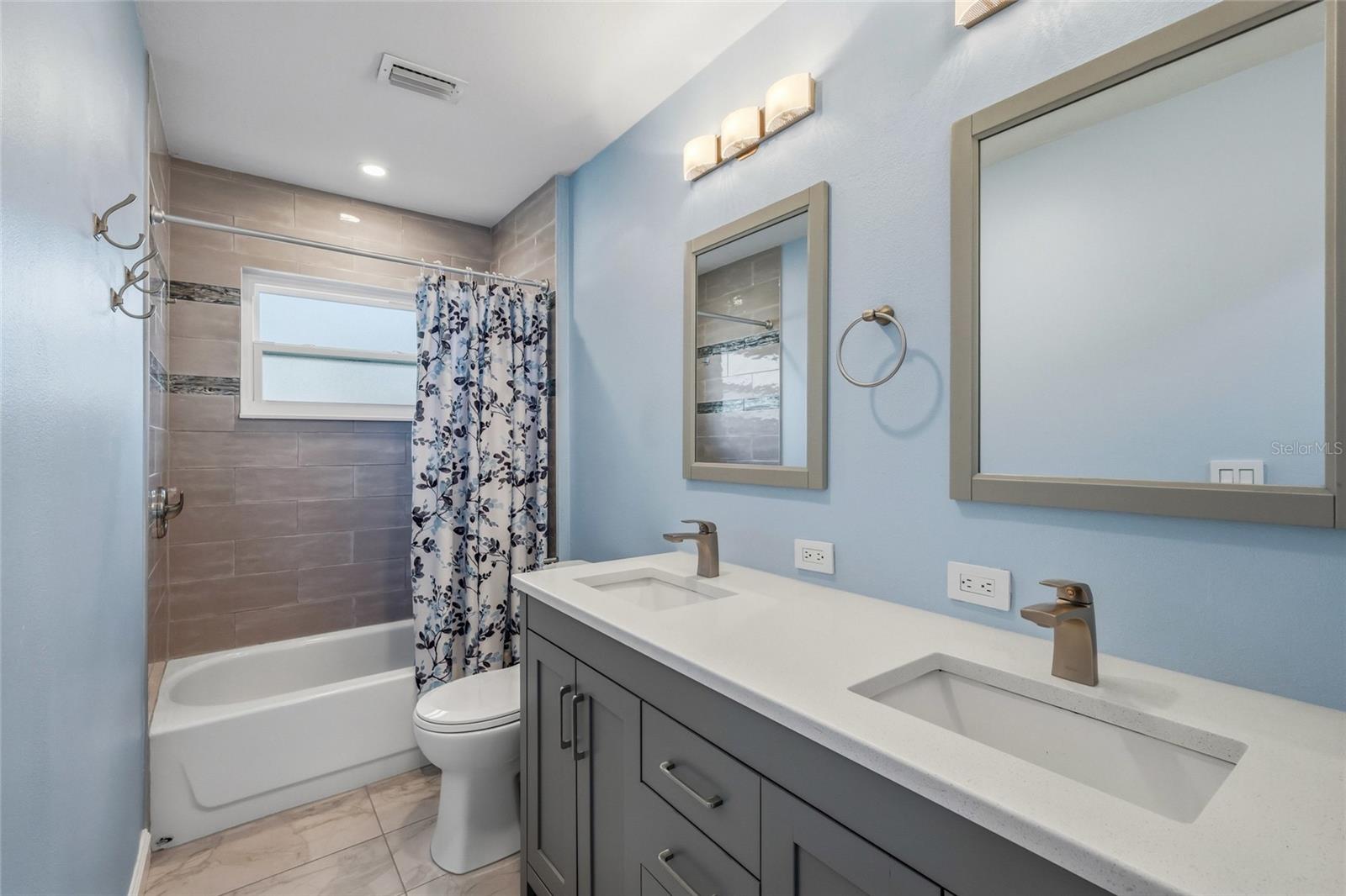 Image 38 of 44 For 2411 Ridge Avenue