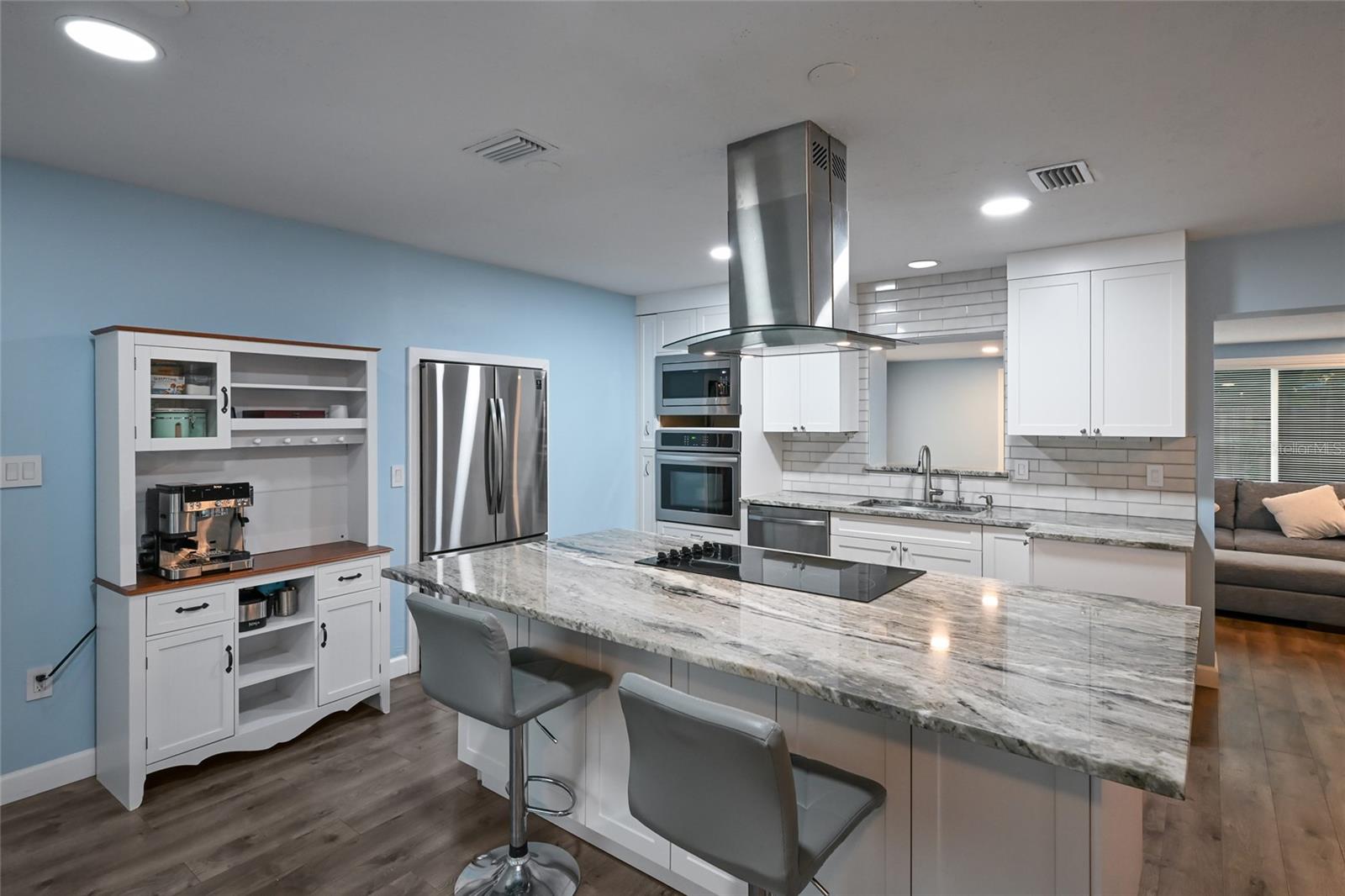 Image 7 of 44 For 2411 Ridge Avenue