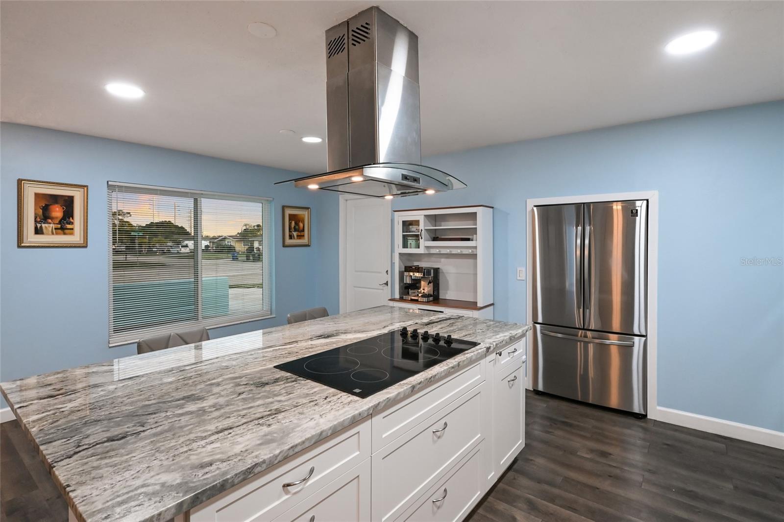 Image 9 of 44 For 2411 Ridge Avenue