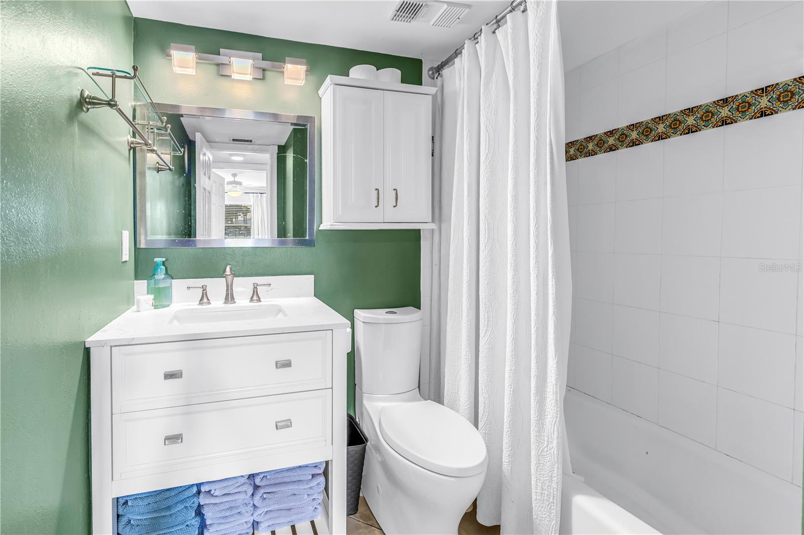 Image 20 of 38 For 3269 Beneva Road 102