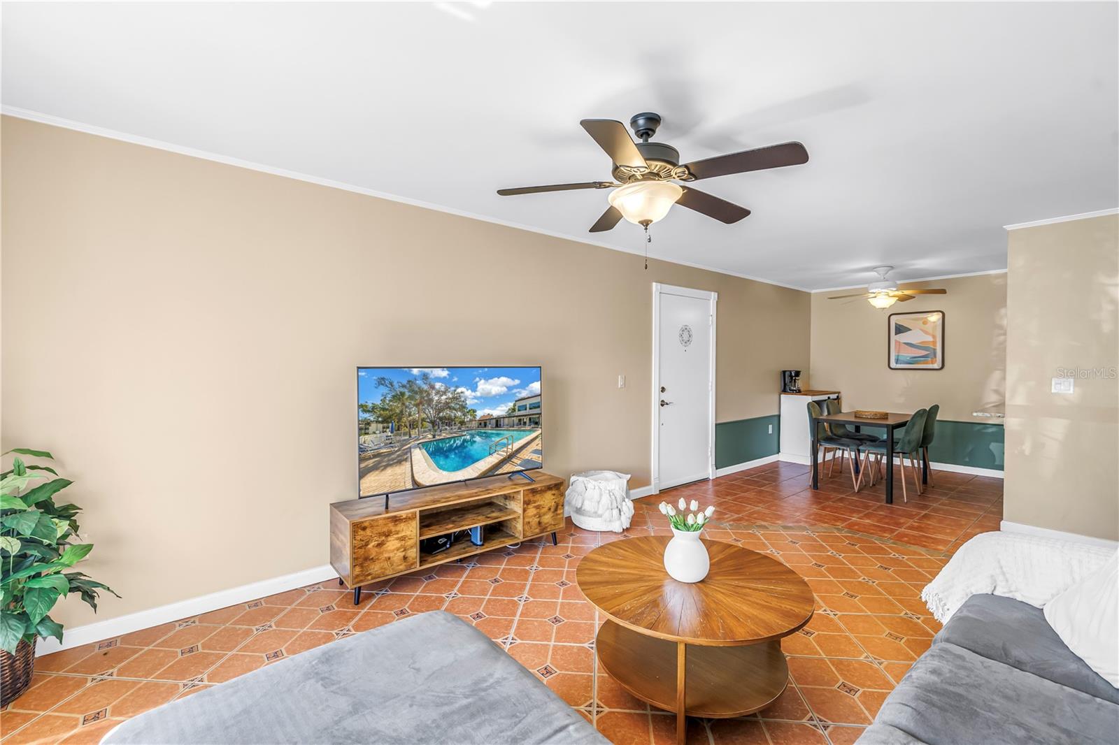 Image 6 of 38 For 3269 Beneva Road 102