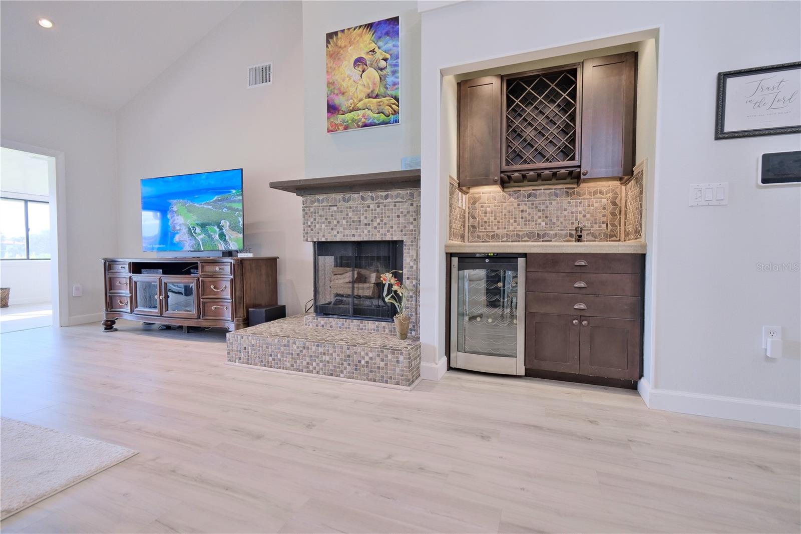 Image 13 of 50 For 3605 Avenida Madera  A