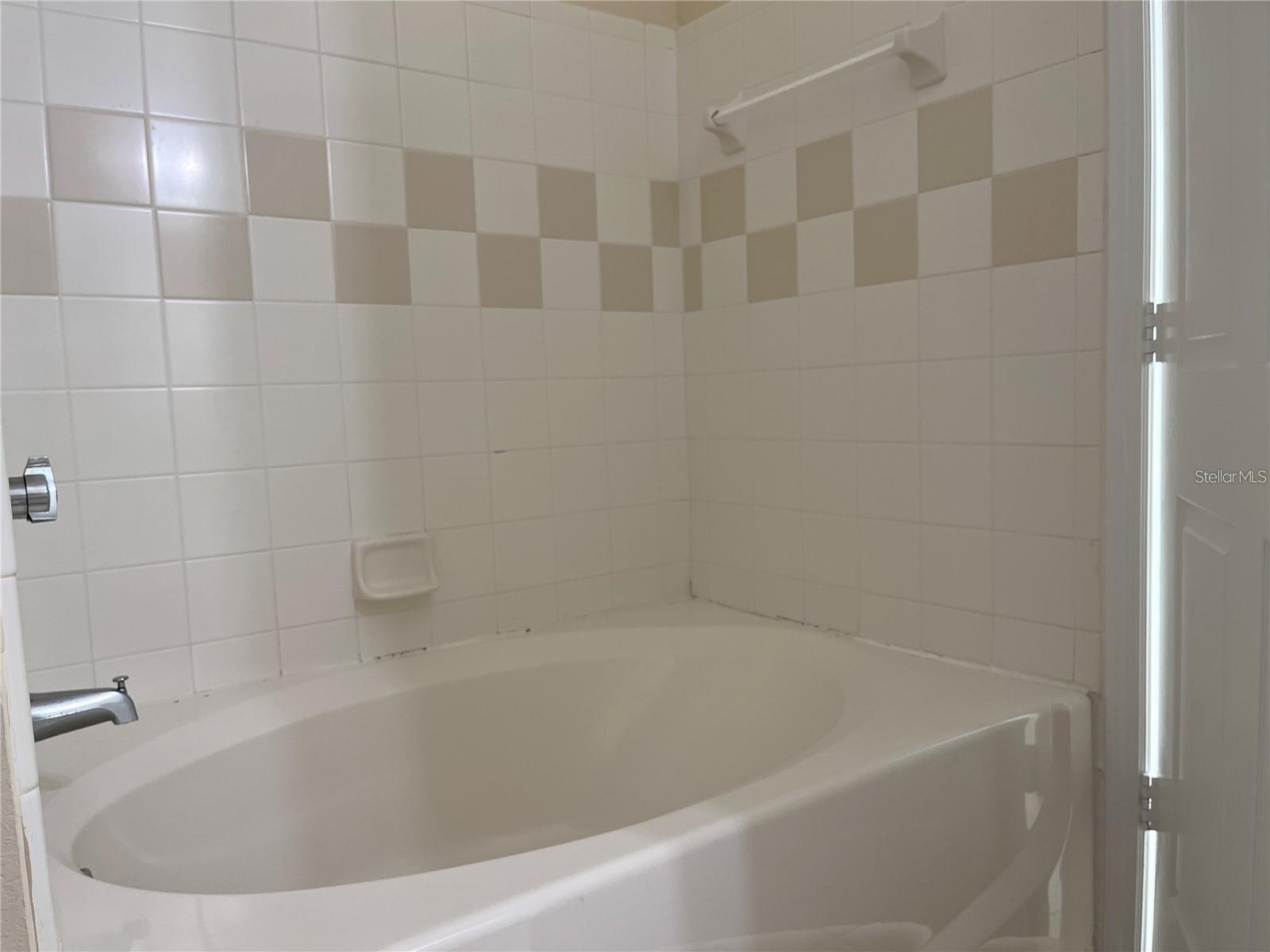 Image 13 of 24 For 5521 Rosehill Road 103