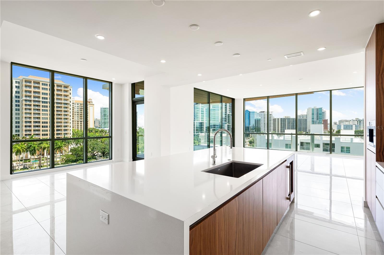 Image 14 of 48 For 111 Golden Gate Point 602