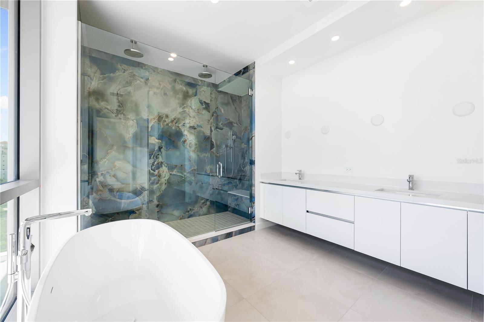 Image 23 of 48 For 111 Golden Gate Point 602