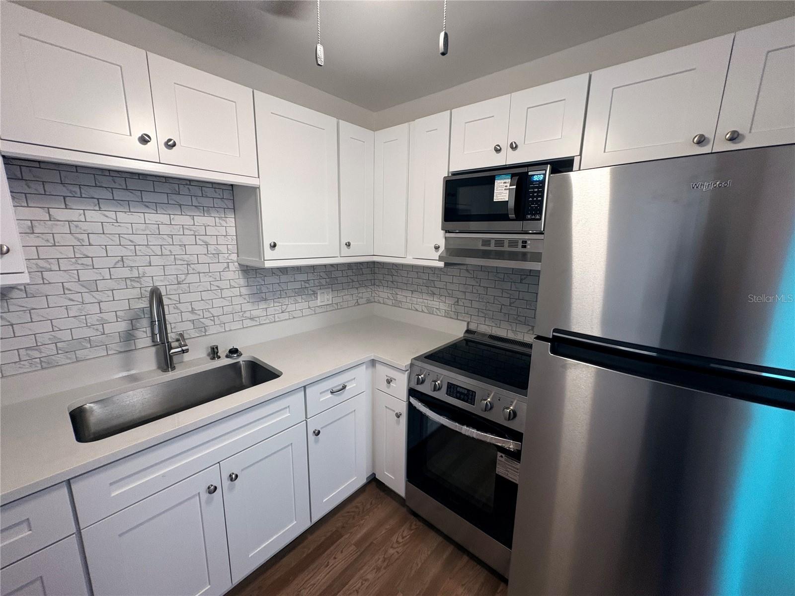 Image 7 of 11 For 3101 Bee Ridge Road 208