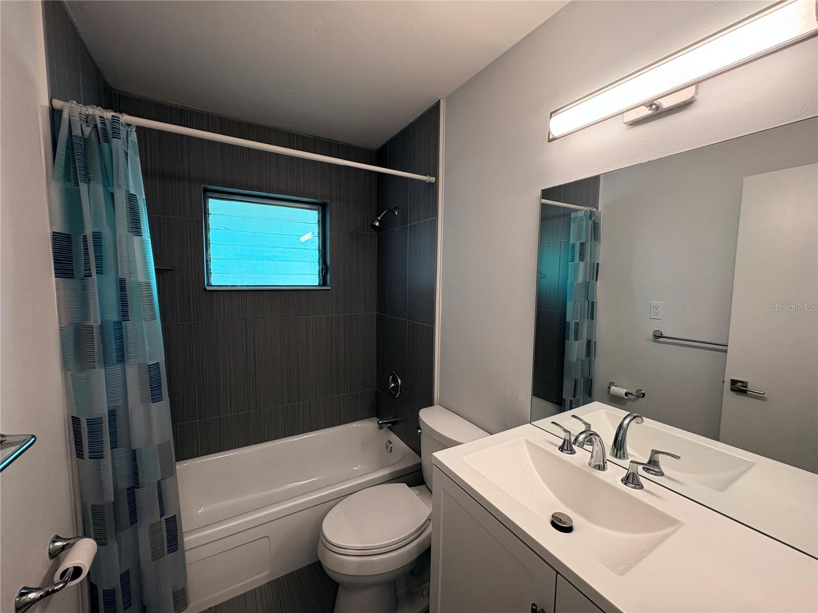 Image 9 of 11 For 3101 Bee Ridge Road 208