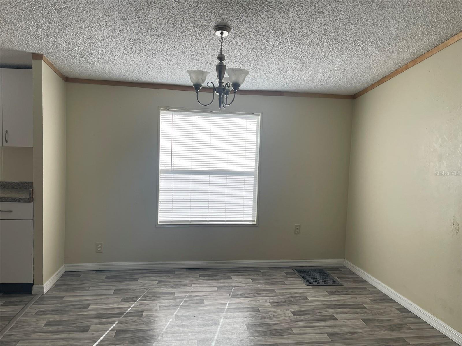 Image 17 of 38 For 2089 Airport Estates Street