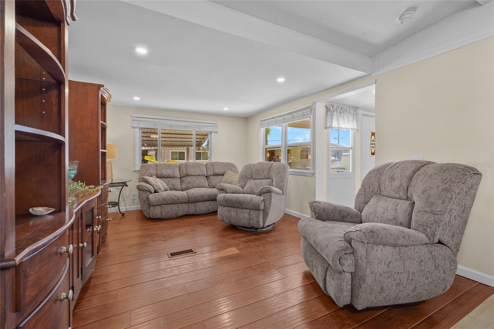 Image 22 of 83 For 4949 Brae Burn Avenue