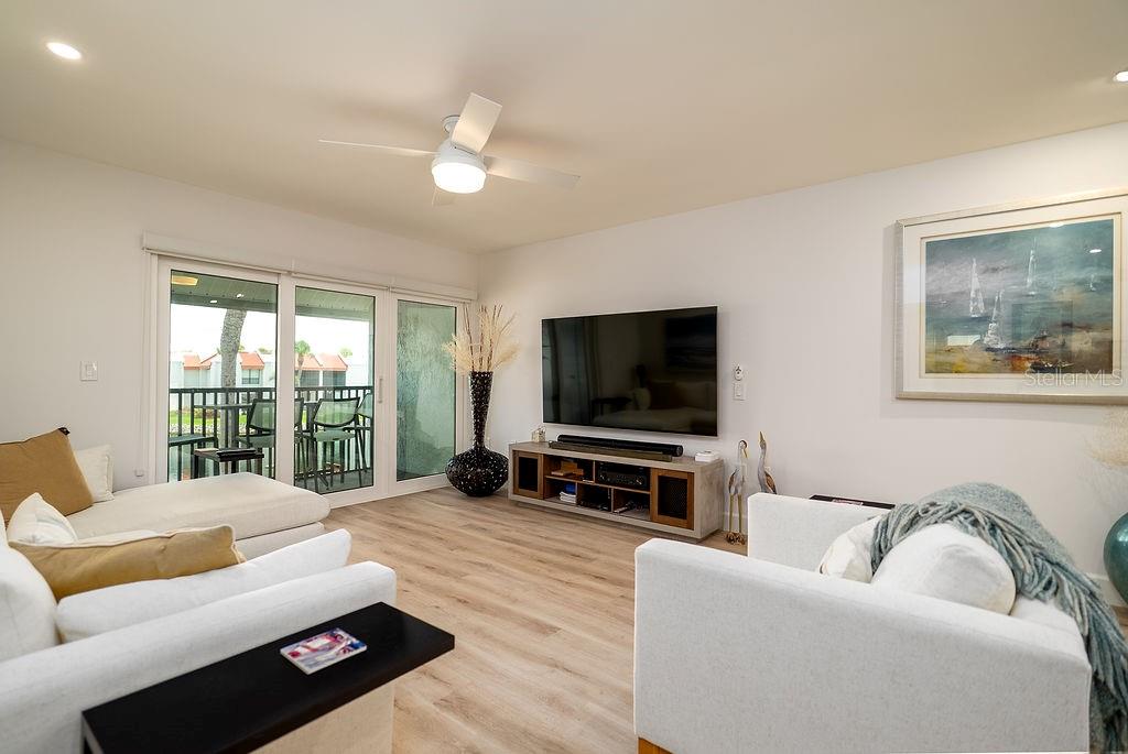 Image 12 of 37 For 1801 Gulf Drive N 276