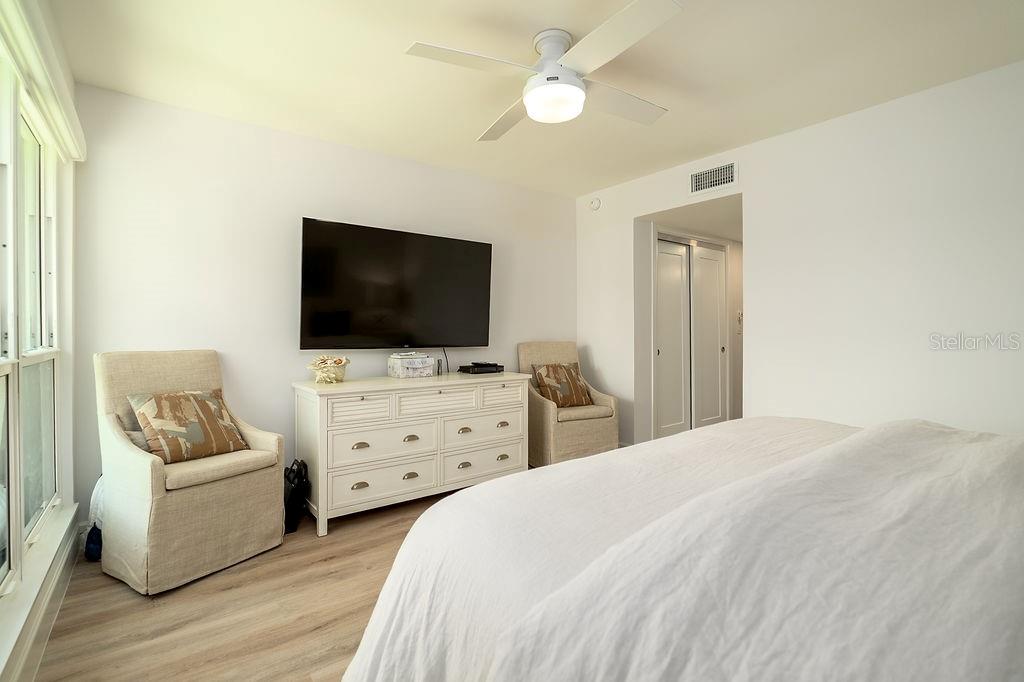 Image 15 of 37 For 1801 Gulf Drive N 276