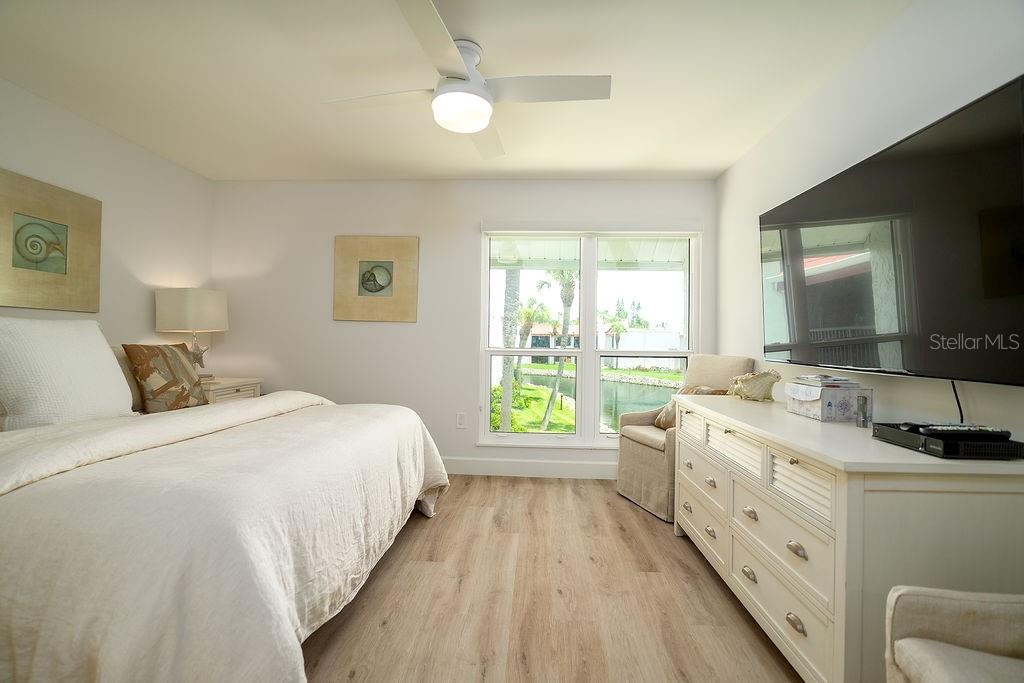 Image 17 of 37 For 1801 Gulf Drive N 276