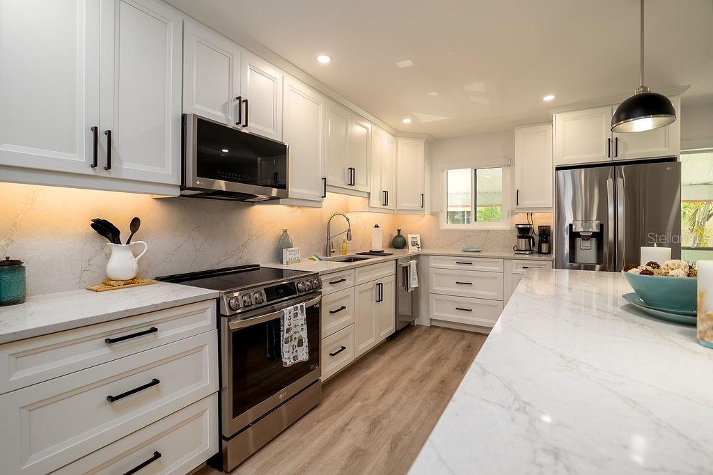 Image 6 of 37 For 1801 Gulf Drive N 276