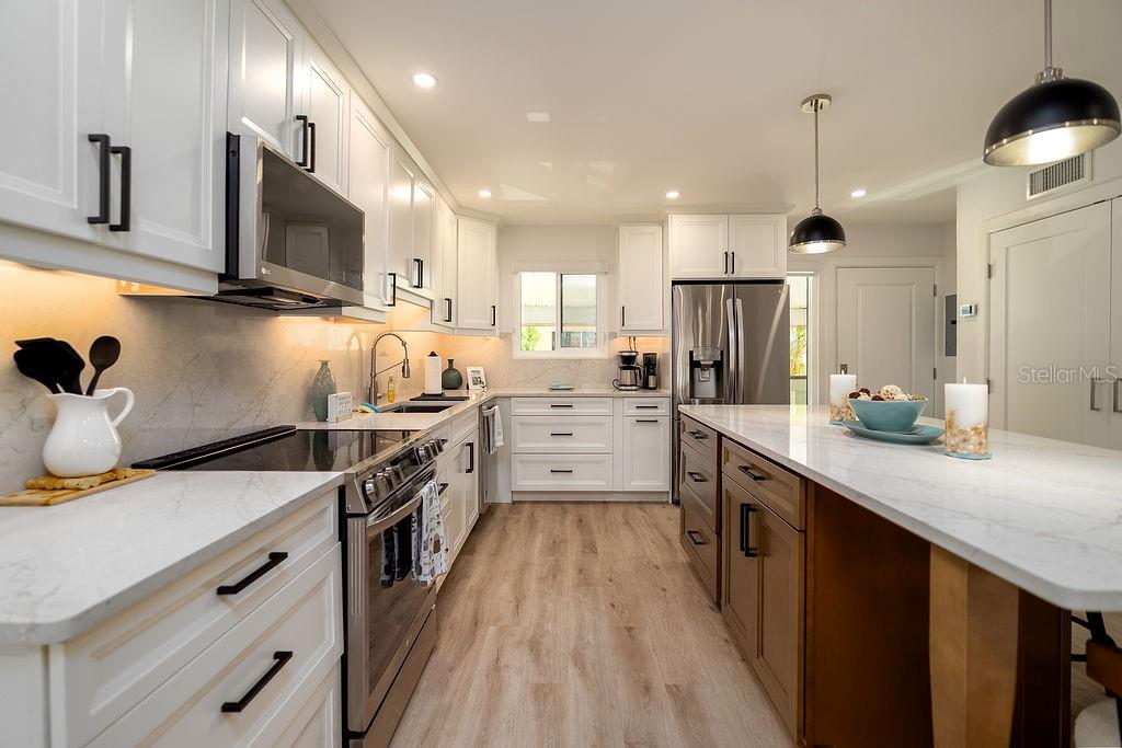 Image 7 of 37 For 1801 Gulf Drive N 276