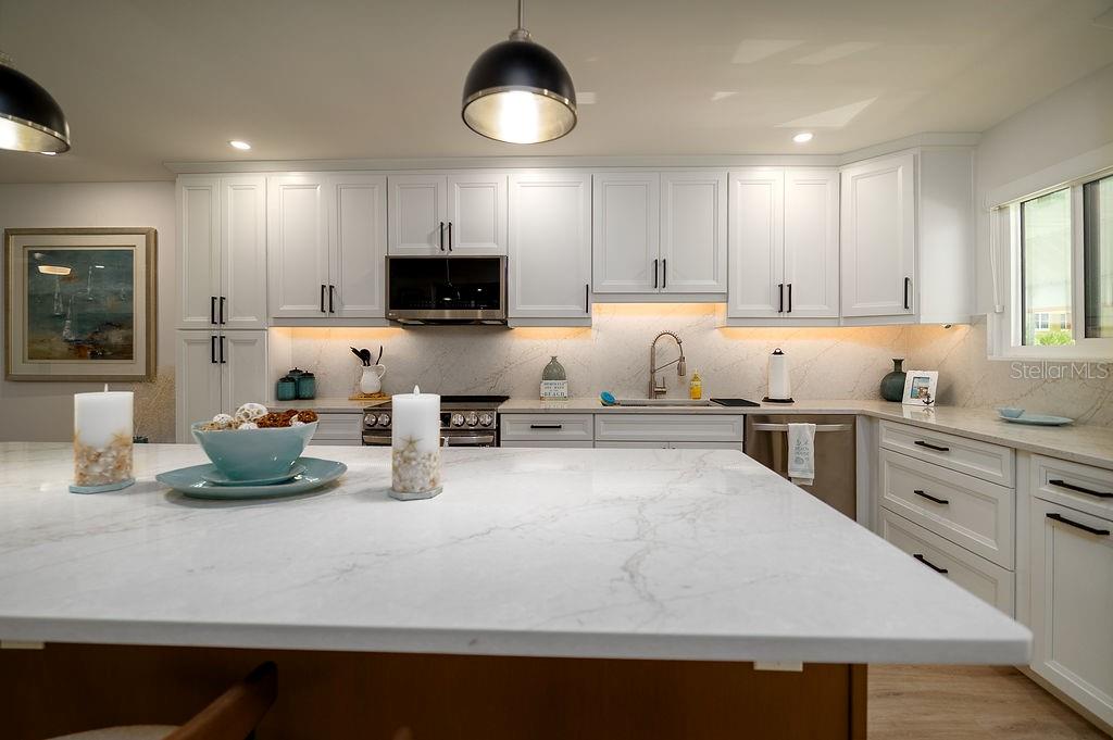 Image 8 of 37 For 1801 Gulf Drive N 276