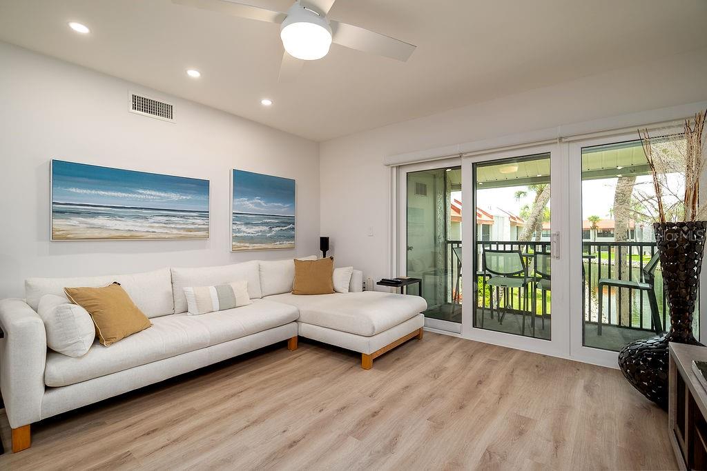 Image 9 of 37 For 1801 Gulf Drive N 276