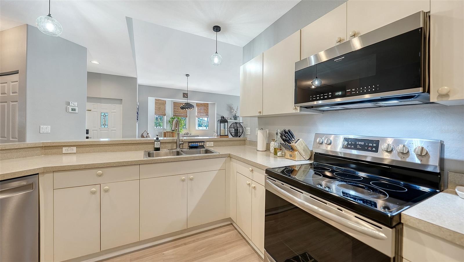 Image 19 of 40 For 201 28th Street W