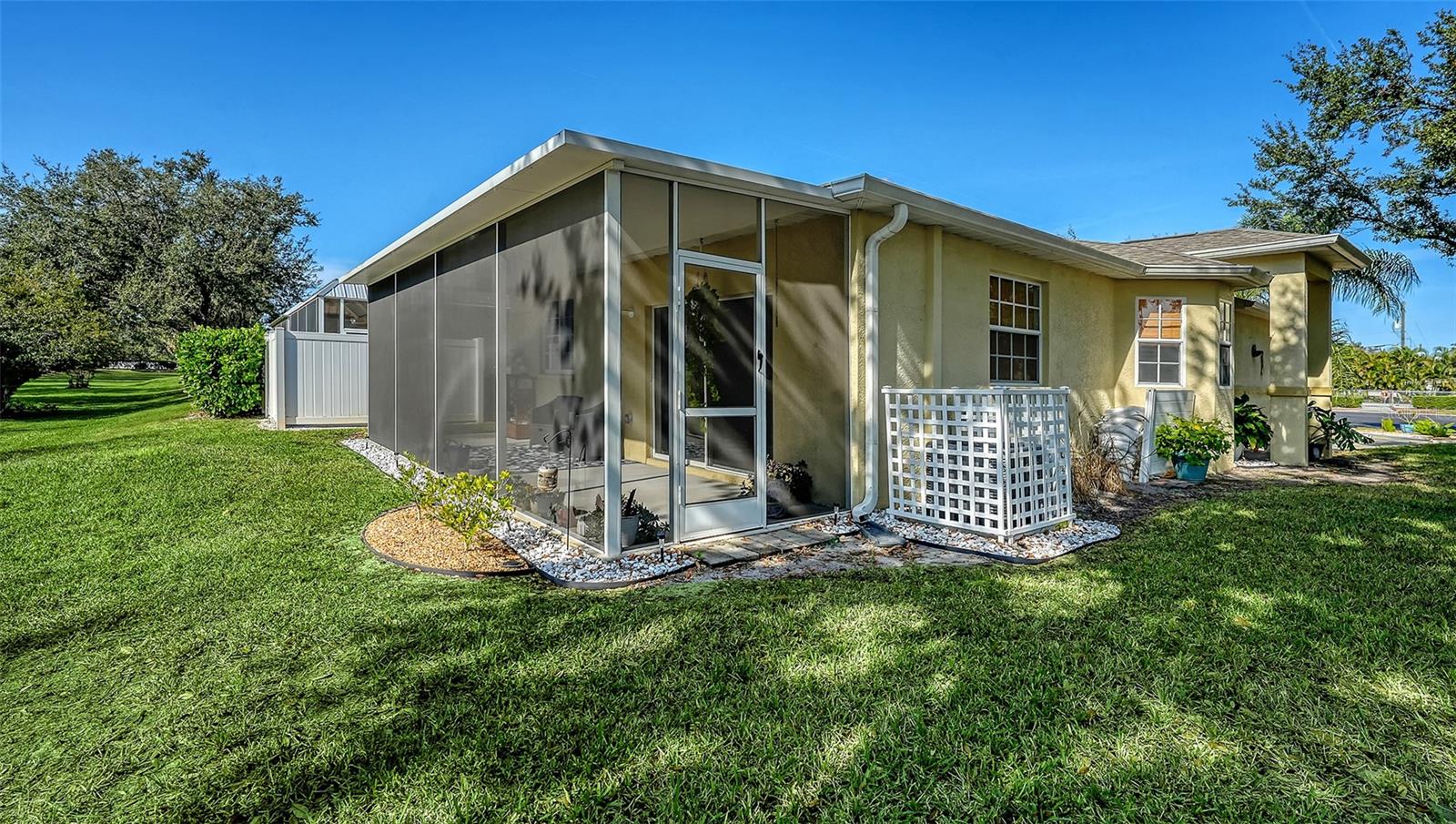 Image 2 of 40 For 201 28th Street W