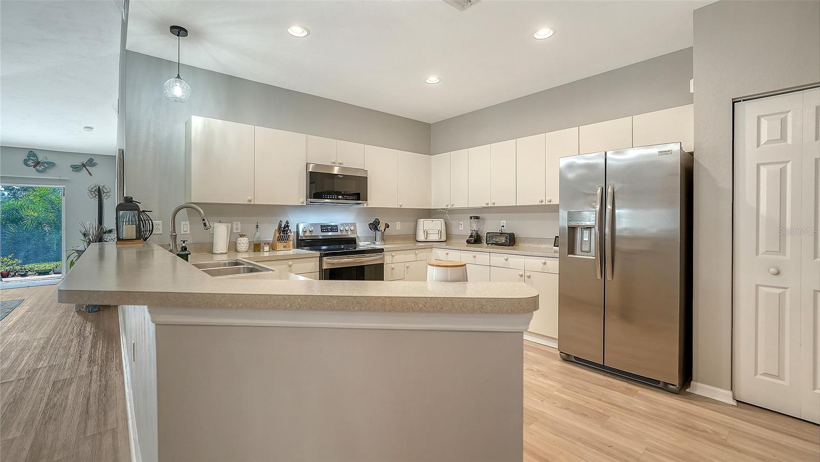 Image 20 of 40 For 201 28th Street W