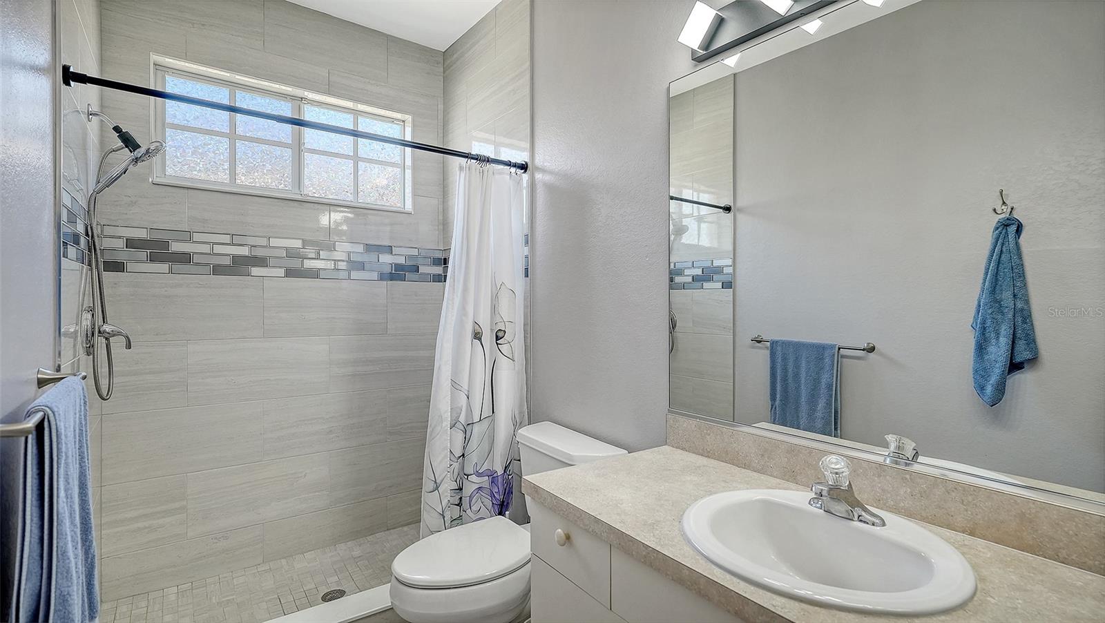 Image 25 of 40 For 201 28th Street W