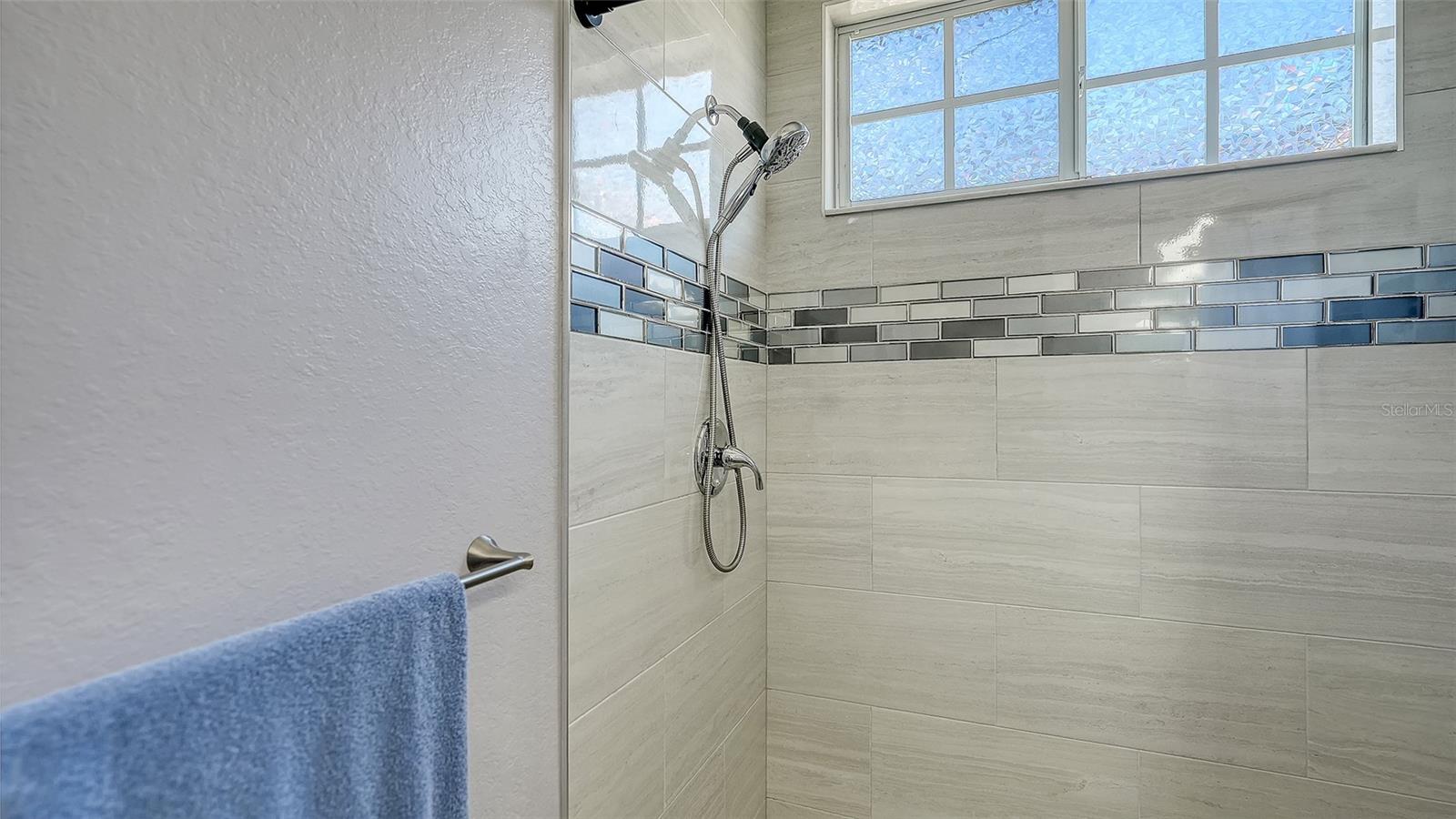 Image 26 of 40 For 201 28th Street W