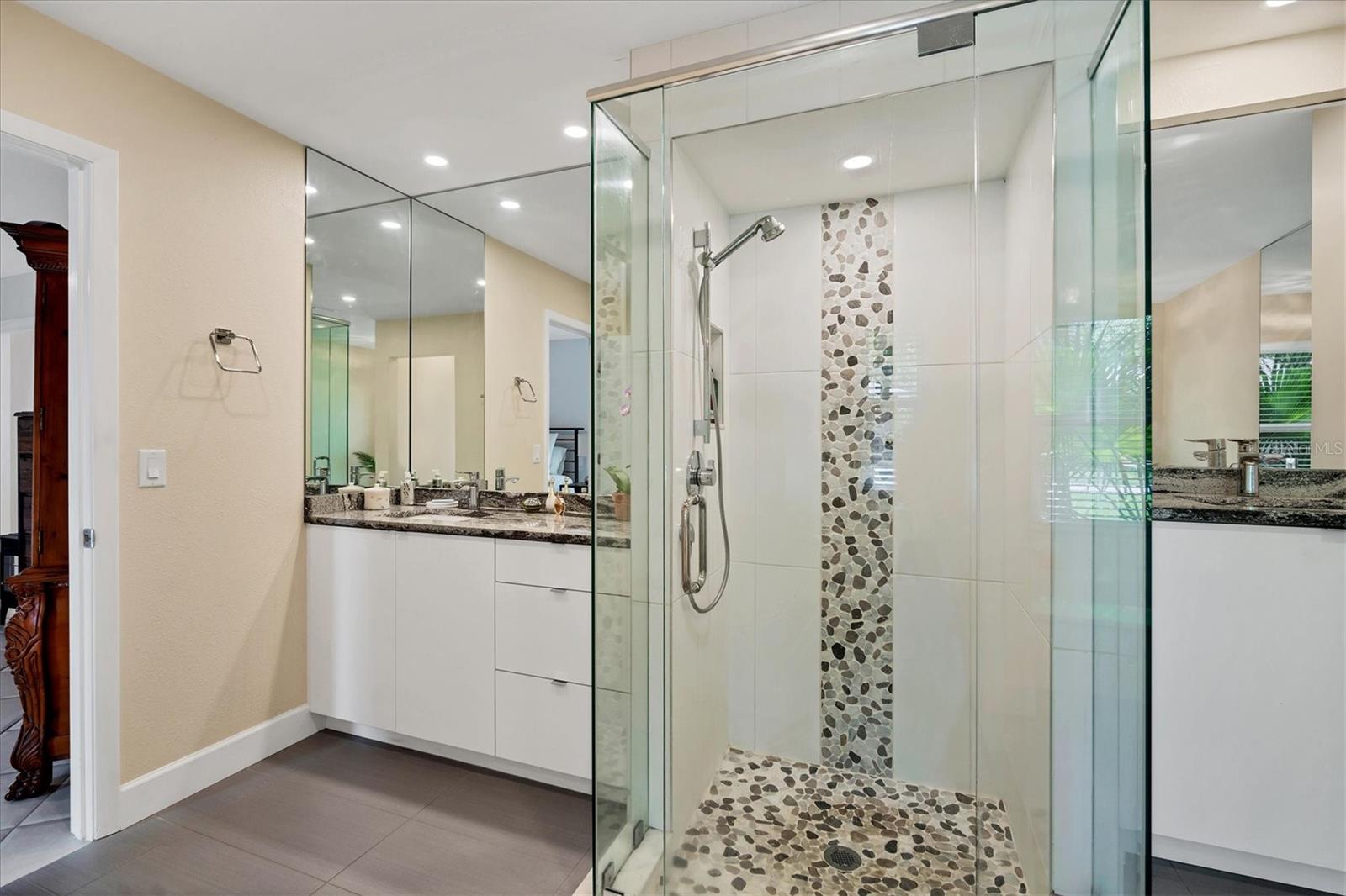 Image 12 of 32 For 4963 Rutland Gate