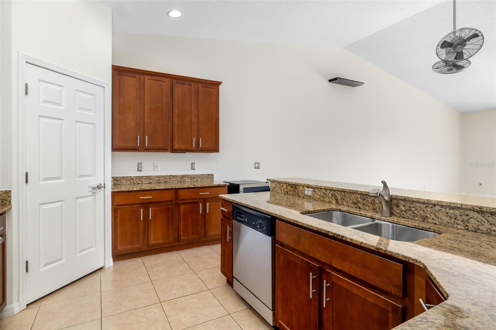 Image 18 of 32 For 8727 Karpeal Drive 1005