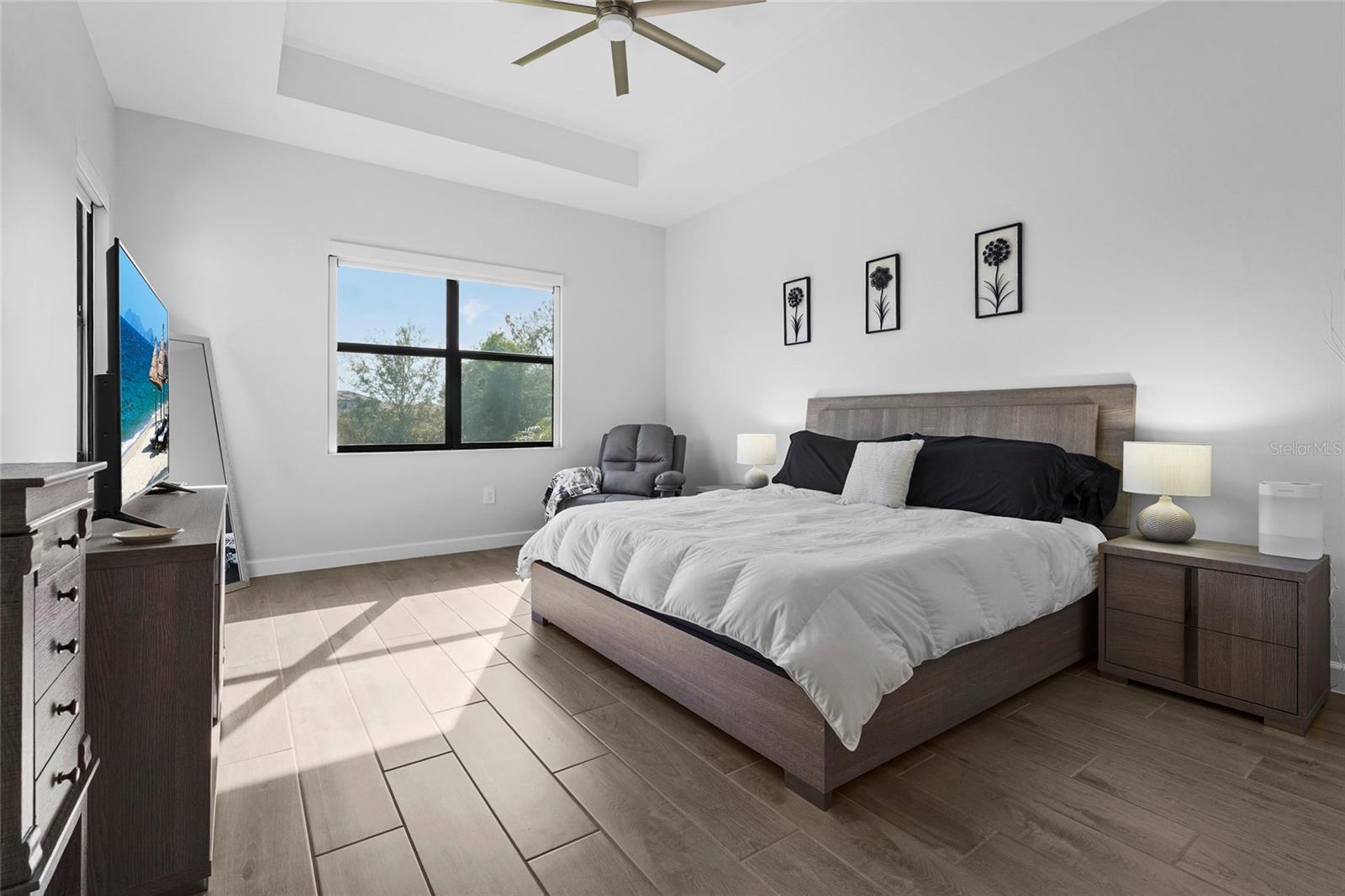 Image 6 of 74 For 15330 Golden Beam Place