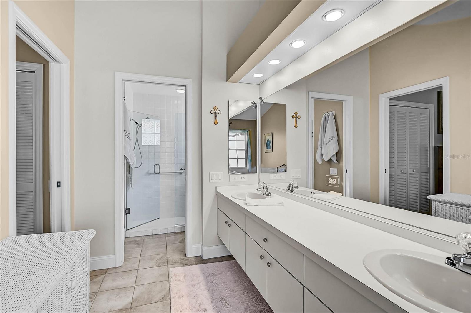 Image 16 of 45 For 4041 Murfield Drive E