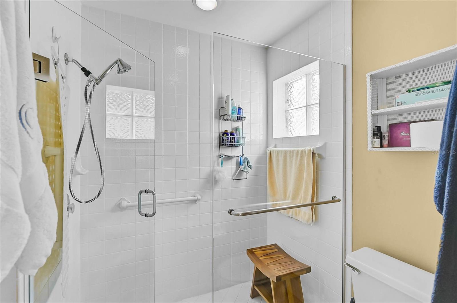 Image 19 of 45 For 4041 Murfield Drive E