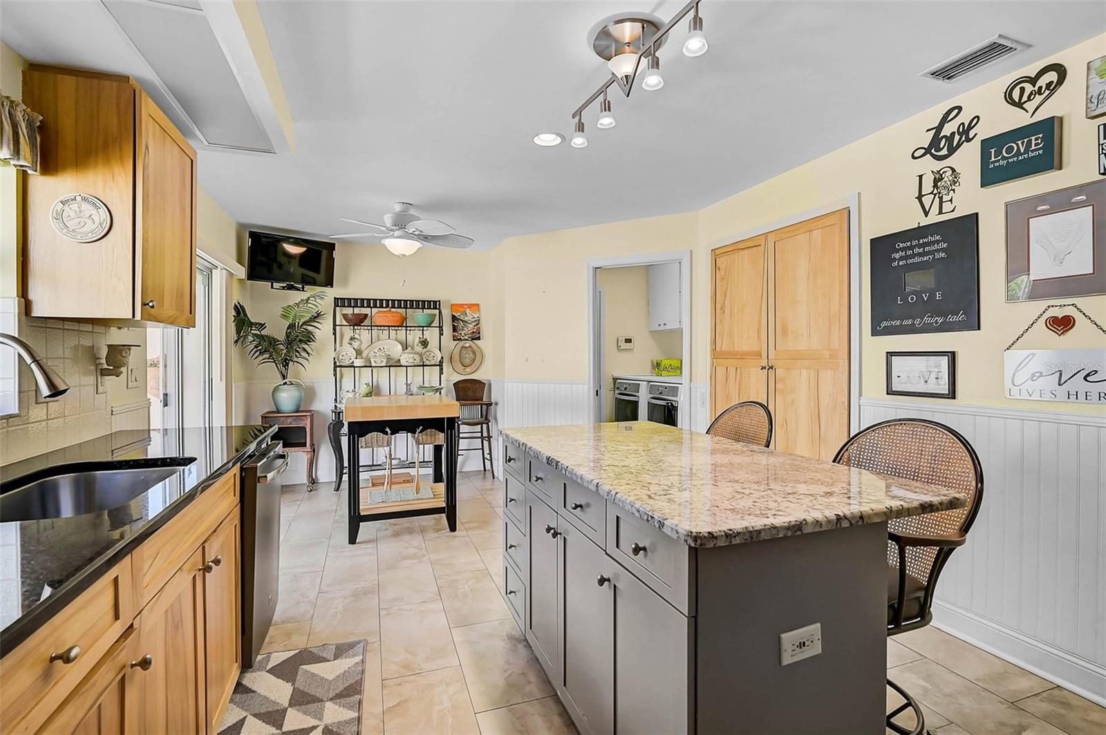 Image 8 of 45 For 4041 Murfield Drive E