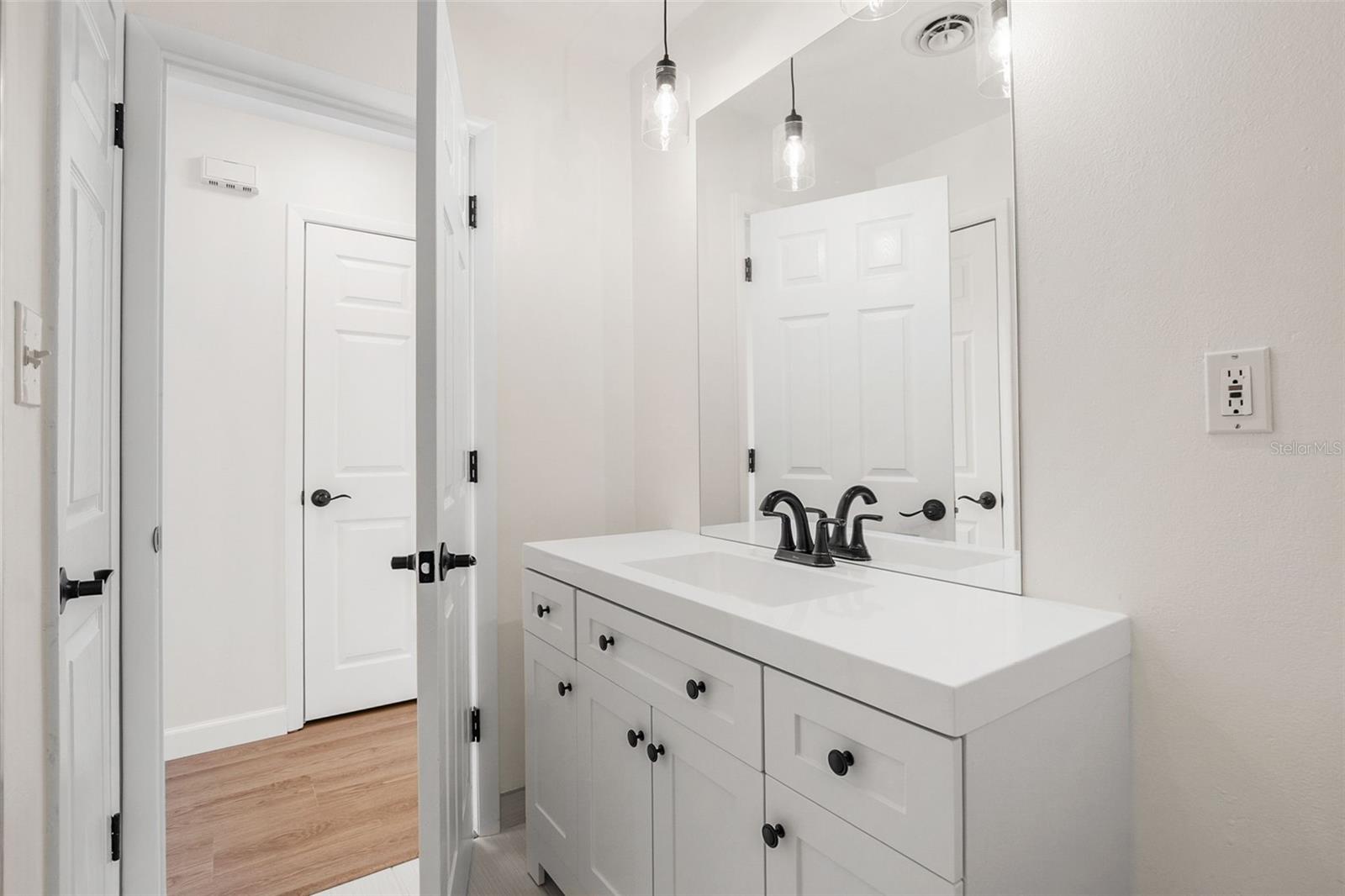 Image 20 of 34 For 354 Burke Road